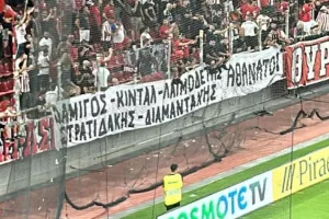 Οι οπαδοί του Ολυμπιακού τίμησαν την μνήμη των πέντε αδικοχαμένων πυροσβεστών