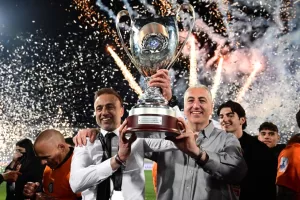 «Πάντα θα είμαι ευγνώμων που σηκώσατε το κύπελλο, ο πήχης ανεβαίνει»