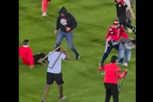 (Βίντεο) Άγρια επεισόδια σε αγώνα στην Κολομβία 