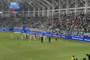 (ΒΙΝΤΕΟ kerkida) Χειροκρότημα και σύνθημα από τον κόσμο