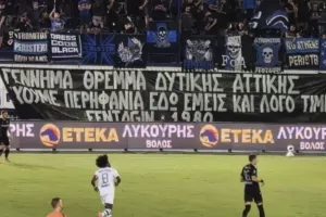 Το πανό των οπαδών των γηπεδούχων για τον Γιώργο Μαζωνάκη