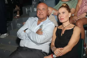 Με μεγάλη επιτυχία η συναυλία του Σάκη Ρουβά για το AEK C.A.R.E.S. και τον ΠΑΣΥΚΑΦ