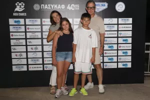 Με μεγάλη επιτυχία η συναυλία του Σάκη Ρουβά για το AEK C.A.R.E.S. και τον ΠΑΣΥΚΑΦ