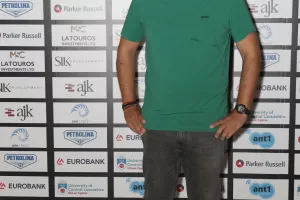 Με μεγάλη επιτυχία η συναυλία του Σάκη Ρουβά για το AEK C.A.R.E.S. και τον ΠΑΣΥΚΑΦ