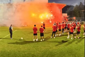(Μαυροβούνιο-Κύπρος)/Bίντεο-Στο γήπεδο 50 οπαδοί 