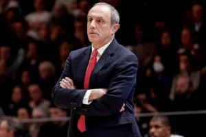 Επίσημο: Αναλαμβάνει ρόλο συμβούλου στους Χοκς ο Μεσίνα
