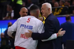 Κοντά σε οριστική συμφωνία ΑΕΚ και Ολυμπιακός για τη Sunel Arena και τον Λαρεντζάκη