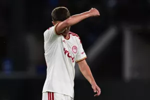 Εκτός αποστολής του Ολυμπιακού ο Μουζακίτης, εν μέσω συζητήσεων με Χαλ