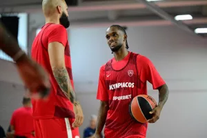 Με Μοντέρο και Μιλουτίνοφ ο Ολυμπιακός κόντρα στον Ερυθρό Αστέρα (Εκτός ο Βεζένκοφ)