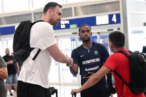 Με πλήρη αποστολή ο Ολυμπιακός στο Άμπου Ντάμπι