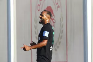 Αποθεώθηκε, σκόραρε και έβγαλε τα… πιστόλια ο Ελ Αραμπί στον Ρέντη!