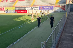 (ΦΩΤΟΣ kerkida) Η άφιξη της ΑΕΚ με συνοδεία 