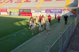 (ΦΩΤΟΣ kerkida) Η άφιξη της ΑΕΚ με συνοδεία 