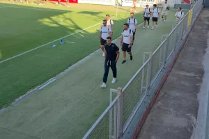 (ΦΩΤΟΣ kerkida) Η άφιξη της ΑΕΚ με συνοδεία 
