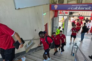 (ΦΩΤΟΣ kerkida) H άφιξη της Νέας Σαλαμίνας  