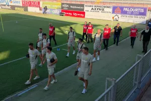 (ΦΩΤΟΣ kerkida) Η άφιξη της ΑΕΚ με συνοδεία 