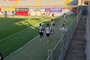 (ΦΩΤΟΣ kerkida) Η άφιξη της ΑΕΚ με συνοδεία 