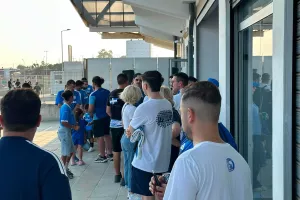 (Φώτος kerkida) Μαζικότητα στο Fan Zone 