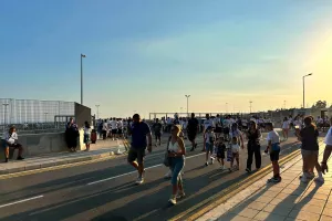 (Φώτος kerkida) Μαζικότητα στο Fan Zone 