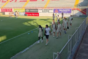 (ΦΩΤΟΣ kerkida) Η άφιξη της ΑΕΚ με συνοδεία 