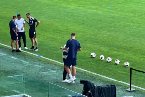 (ΦΩΤΟΣ kerkida) Αγκαλιές και... πειράγματα!