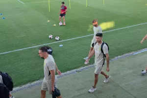 (ΦΩΤΟΣ kerkida) Η άφιξη της ΑΕΚ με συνοδεία 