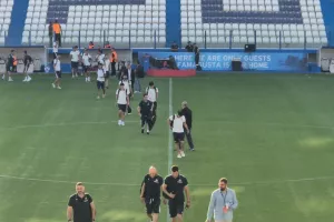 (Βίντεο/Φώτος Kerkida) Έφτασε... το ΑΠΟΕΛ