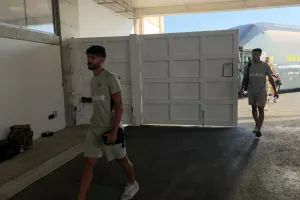 Έφτασε... η ΑΕΚ (Φώτος kerkida) 