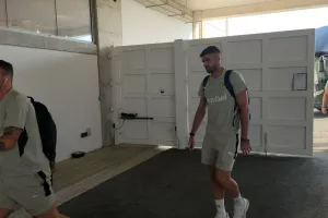 Έφτασε... η ΑΕΚ (Φώτος kerkida) 