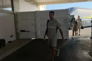 Έφτασε... η ΑΕΚ (Φώτος kerkida) 