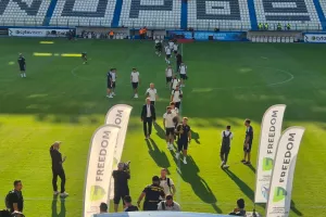 (Φώτος Kerkida) Έφτασε... το ΑΠΟΕΛ