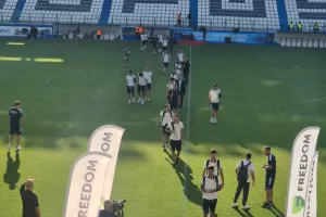 (Βίντεο/Φώτος Kerkida) Έφτασε... το ΑΠΟΕΛ