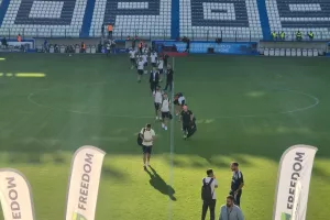 (Βίντεο/Φώτος Kerkida) Έφτασε... το ΑΠΟΕΛ