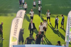 (Βίντεο/Φώτος Kerkida) Έφτασε... το ΑΠΟΕΛ