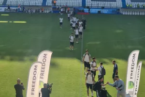 (Βίντεο/Φώτος Kerkida) Έφτασε... το ΑΠΟΕΛ