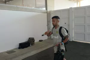 Έφτασε... η ΑΕΚ (Φώτος kerkida) 