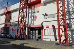 Το Νέα Σαλαμίνα-Ανόρθωση "παίζει" στο kerkida.net