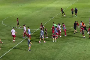 Ερυθρόλευκο το Βαρωσώτικο ντέρμπι / Πρώτη νίκη στο πρωτάθλημα  