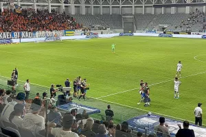Αναγκαστική αλλαγή ο Αγγελόπουλος/Χειροκρότημα από τους Απολλωνίστες (Φώτος kerkida) 