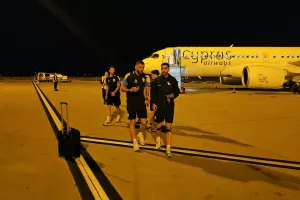 (Φώτος Kerkida) Η άφιξη της Εθνικής μας