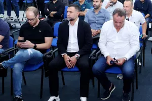 Τριπλή… παρουσία 