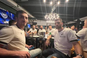 ΕΔΩ... οι φουτσαλιστές