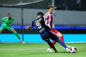 Ερυθρόλευκο το Βαρωσώτικο ντέρμπι / Πρώτη νίκη στο πρωτάθλημα (φώτος)
