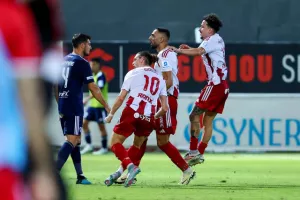 Ερυθρόλευκο το Βαρωσώτικο ντέρμπι / Πρώτη νίκη στο πρωτάθλημα (φώτος)