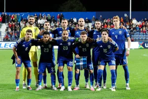 "Χωρίς δικαιολογίες, πρέπει να πάρουμε έξι βαθμούς"