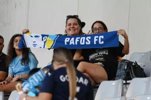 ΦΩΤΟΣ από τις κερκίδες Ομόνοιας και Πάφου