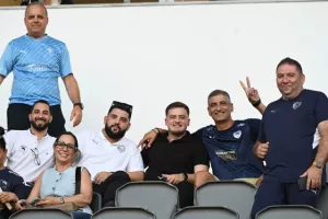 ΦΩΤΟΣ από τις κερκίδες Ομόνοιας και Πάφου