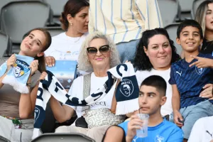 ΦΩΤΟΣ από τις κερκίδες Ομόνοιας και Πάφου