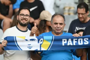 ΦΩΤΟΣ από τις κερκίδες Ομόνοιας και Πάφου
