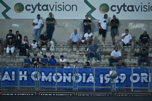 Ο Ποντικός της πήρε την... μπουκιά από το στόμα!